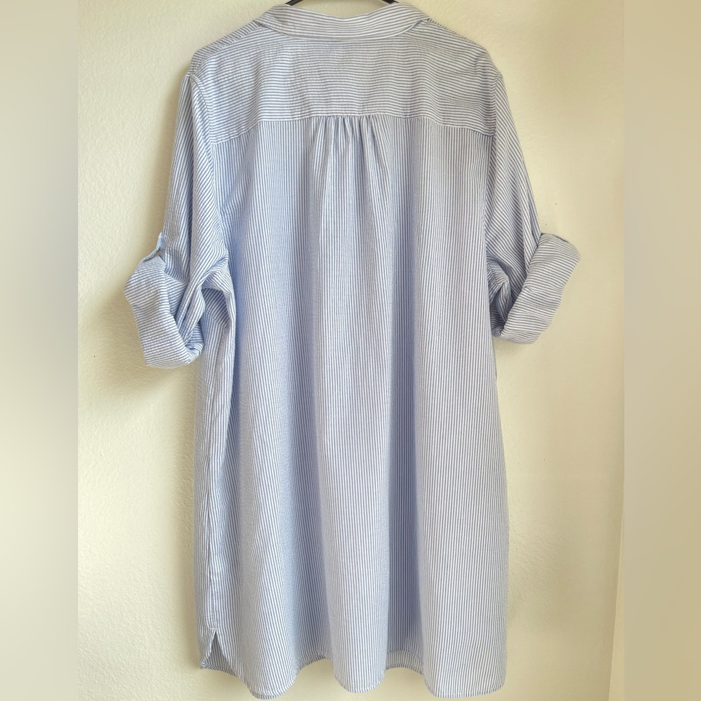 Lands' End Women’s Light‎ Blue Pinstripe Casual Button-Down Shirt - Picture 9 of 12